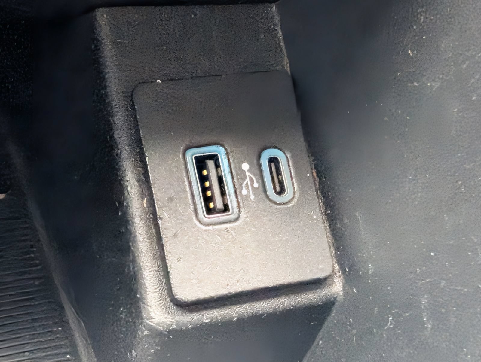 Used 2022 Ford Edge SEL AWD/4WD image 16