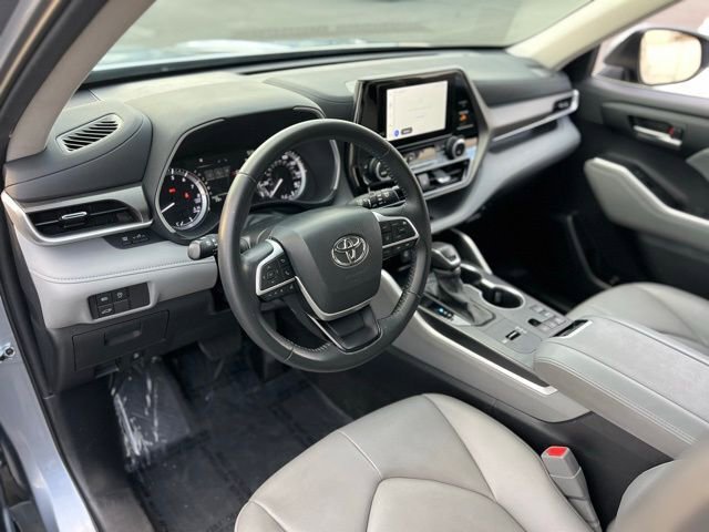 Certified 2024 Toyota Highlander XLE image 10