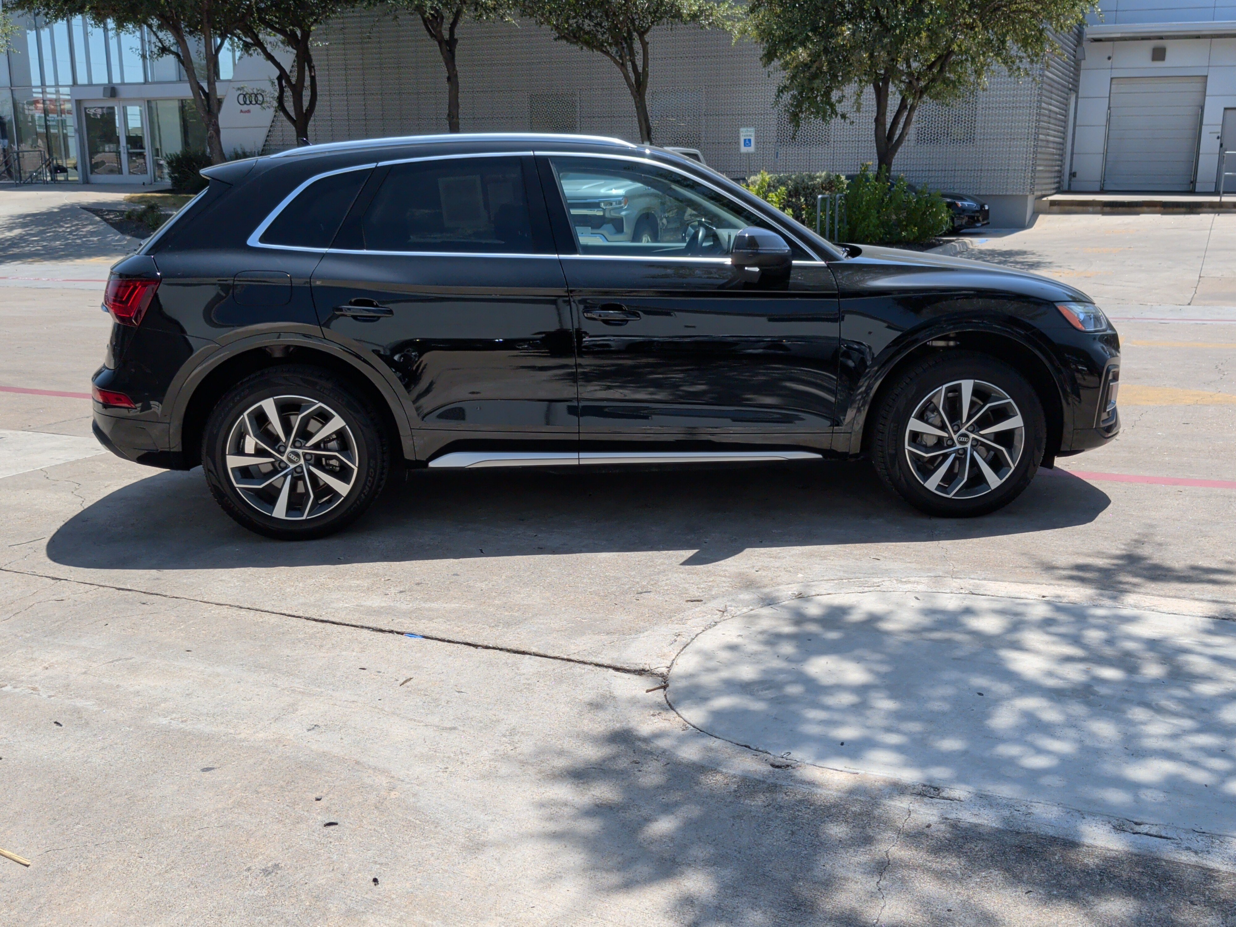 Used 2021 Audi Q5 2.0T Premium Plus w/ Premium Plus Package AWD/4WD image 11
