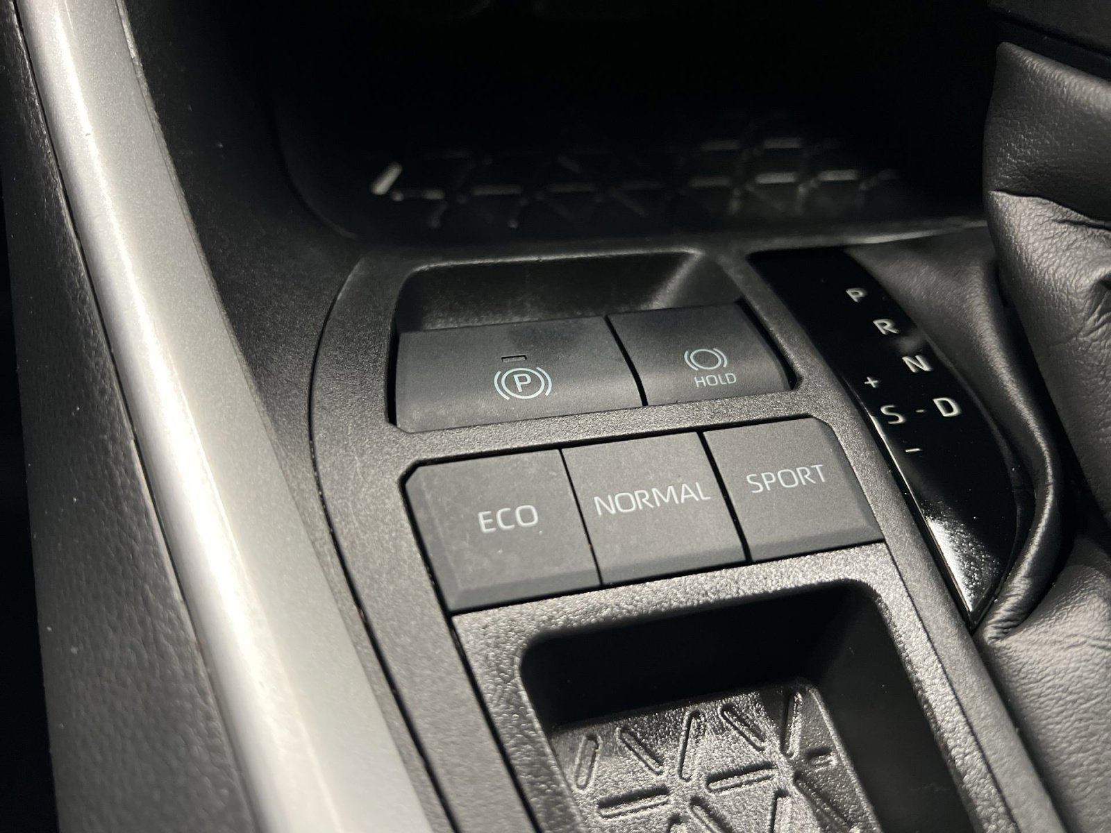 Used 2024 Toyota RAV4 LE image 28