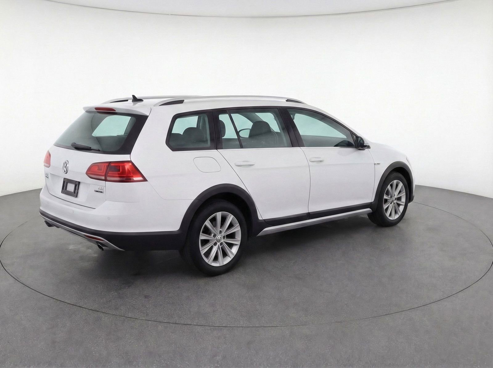 Used 2017 Volkswagen Golf Alltrack SE image 4