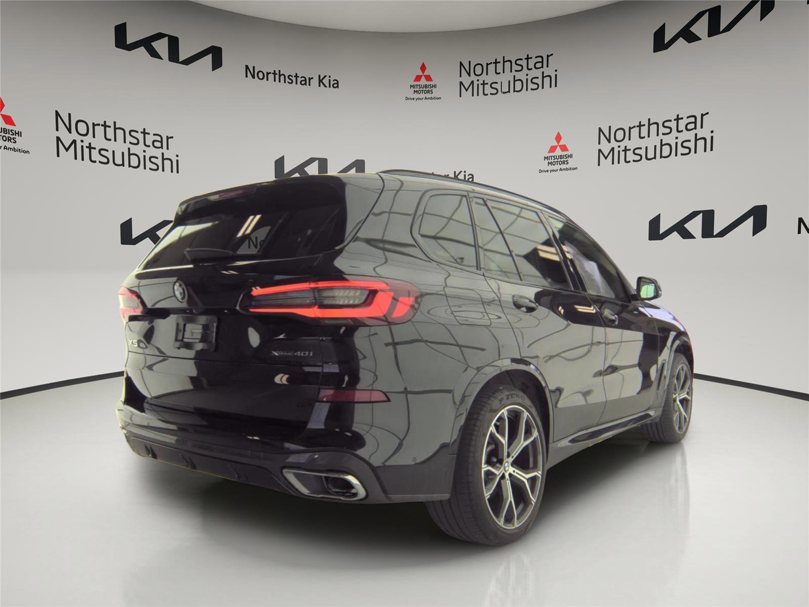 Used 2022 BMW X5 xDrive40i w/ Premium Enhanced Package AWD/4WD image 4