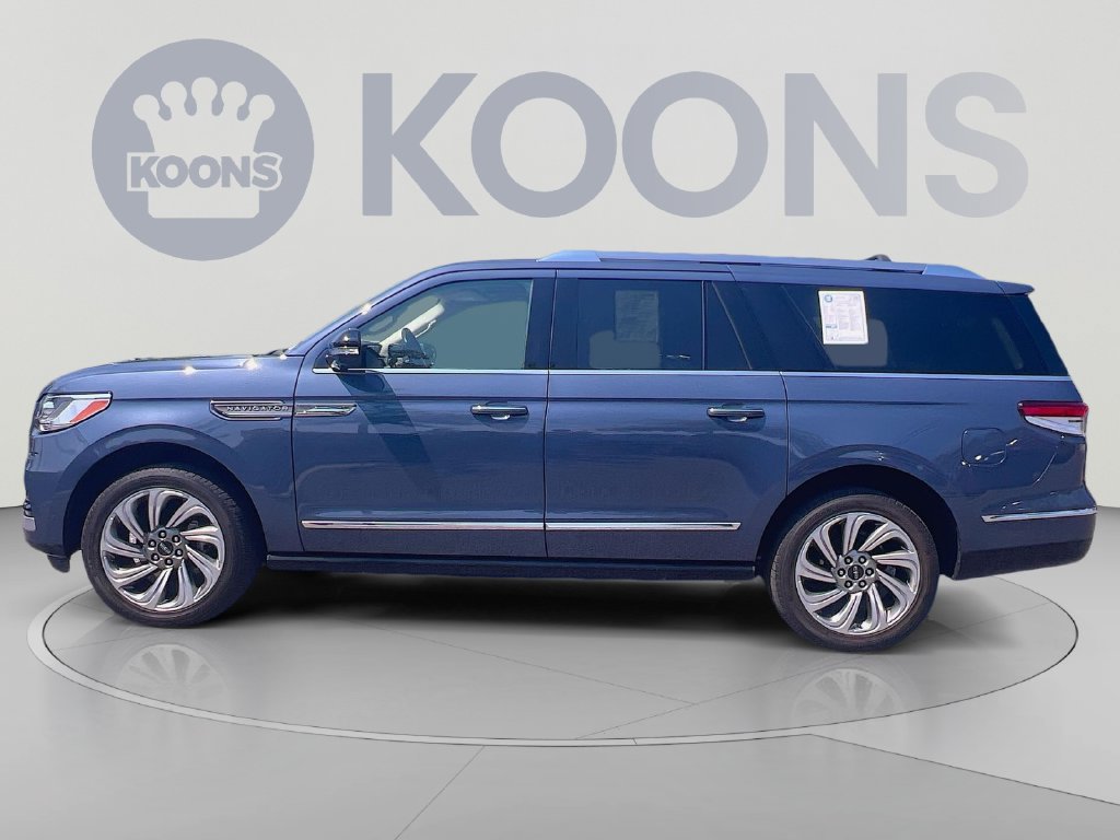 Used 2022 Lincoln Navigator L Reserve AWD/4WD image 2