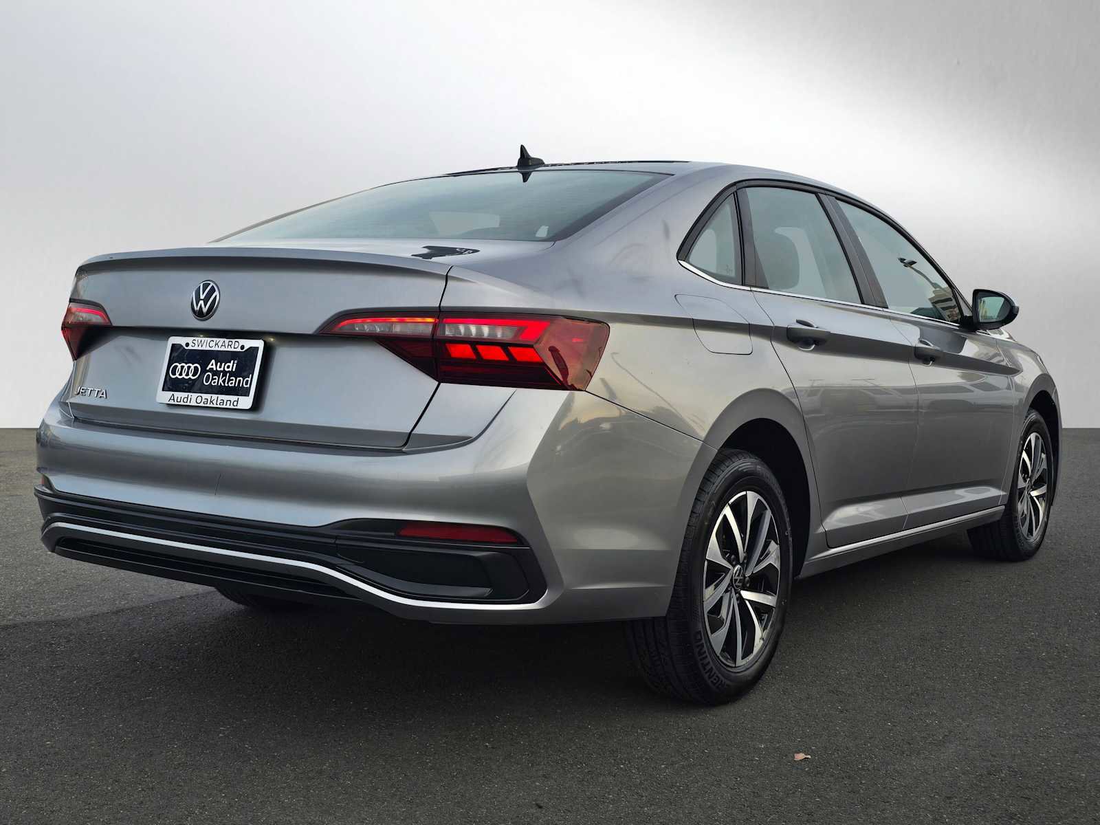 Used 2024 Volkswagen Jetta S image 3