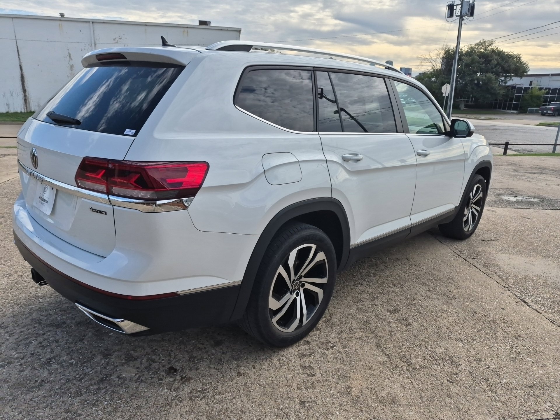 Used 2023 Volkswagen Atlas SEL AWD/4WD image 5