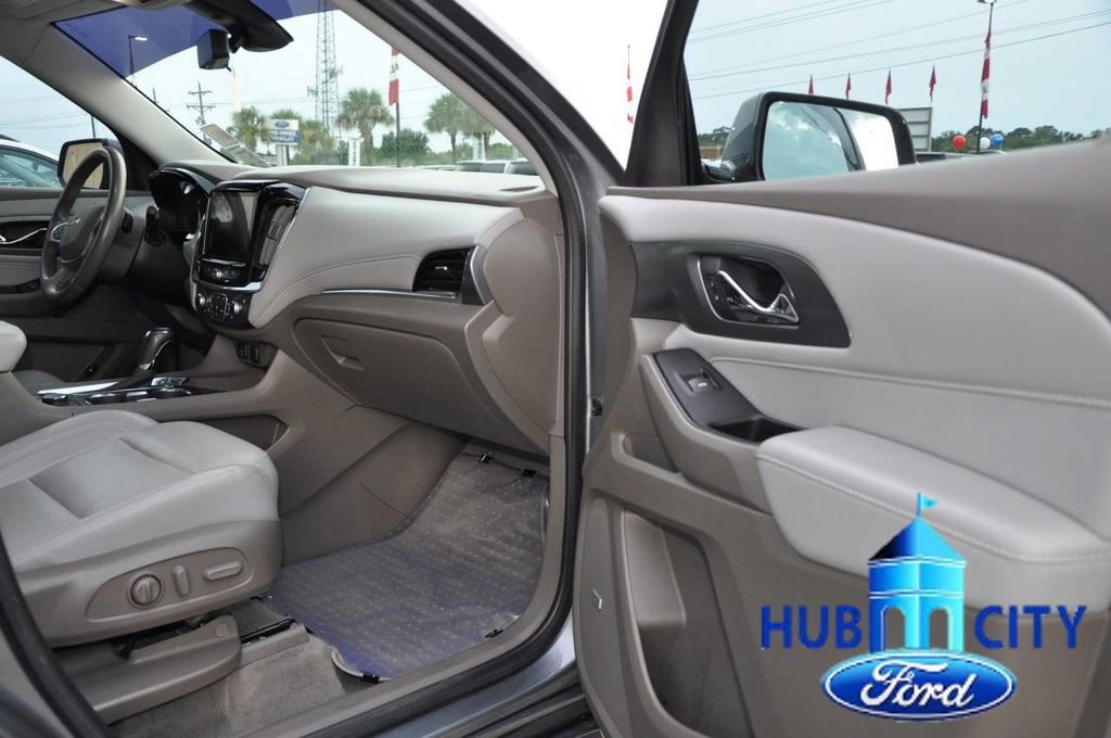 Used 2020 Chevrolet Traverse Premier image 17