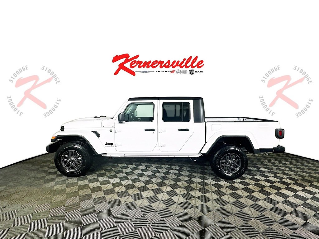 New 2025 Jeep Gladiator Sport image 4