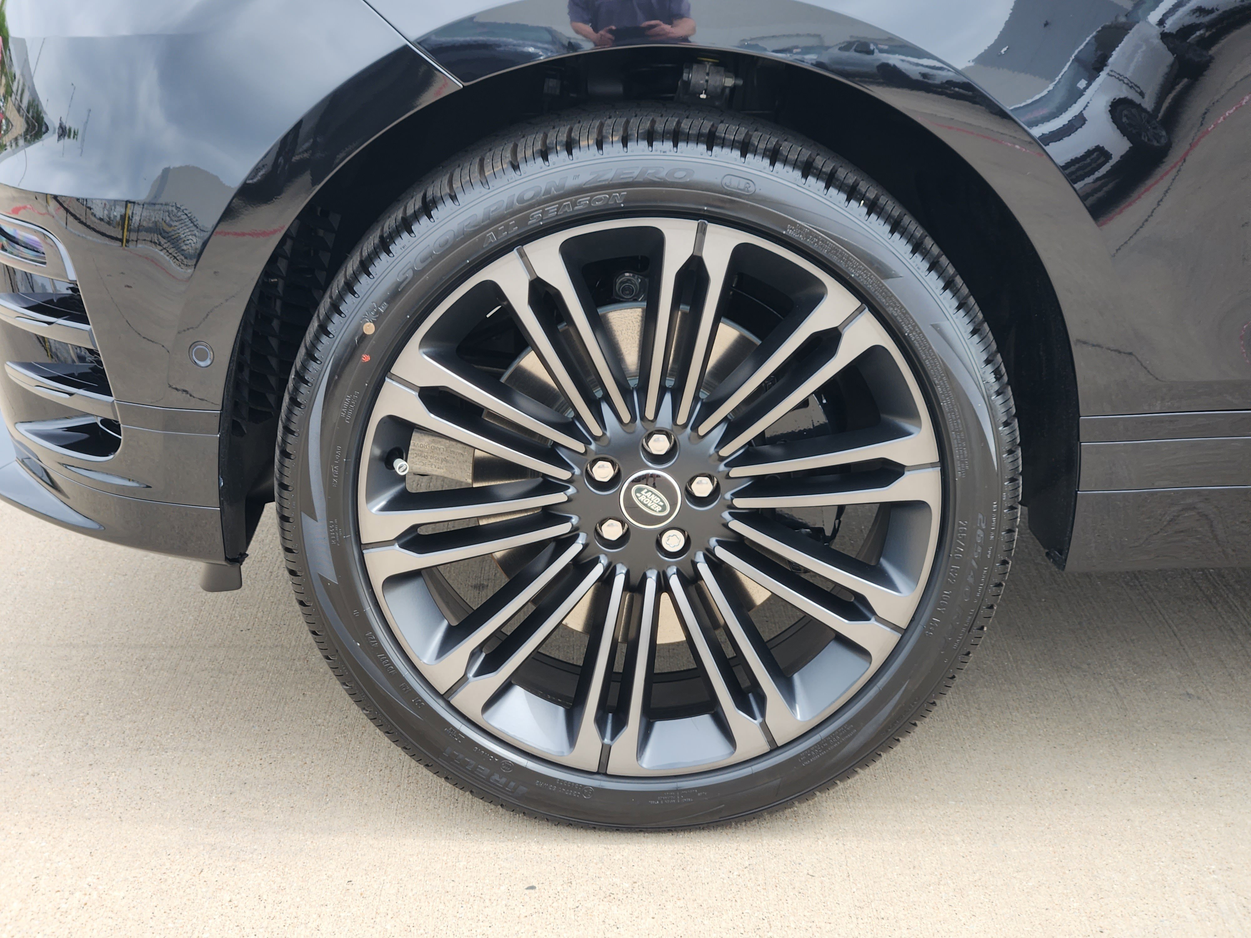New 2026 Land Rover Range Rover Velar Dynamic SE image 10