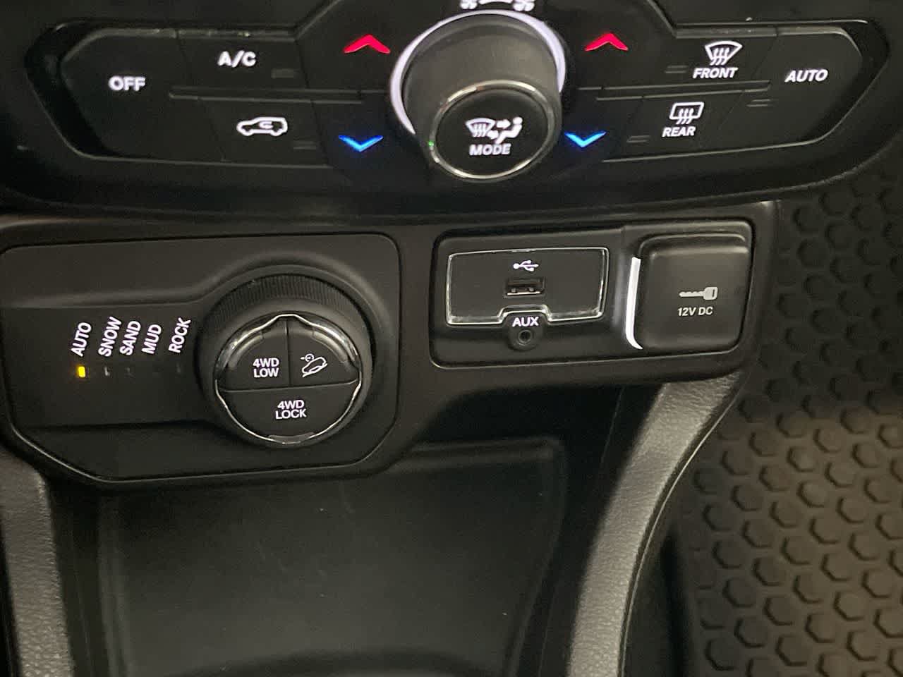 Used 2023 Jeep Renegade Trailhawk AWD/4WD image 19
