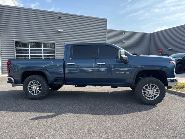 Used 2025 Chevrolet Silverado 2500 LTZ AWD/4WD image 3