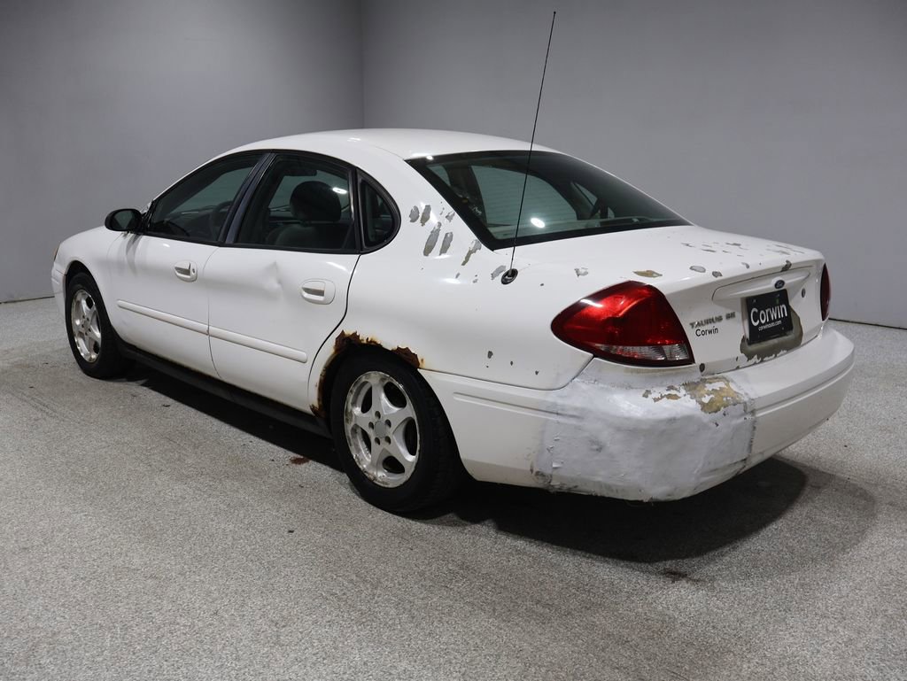 Used 2005 Ford Taurus SE image 4