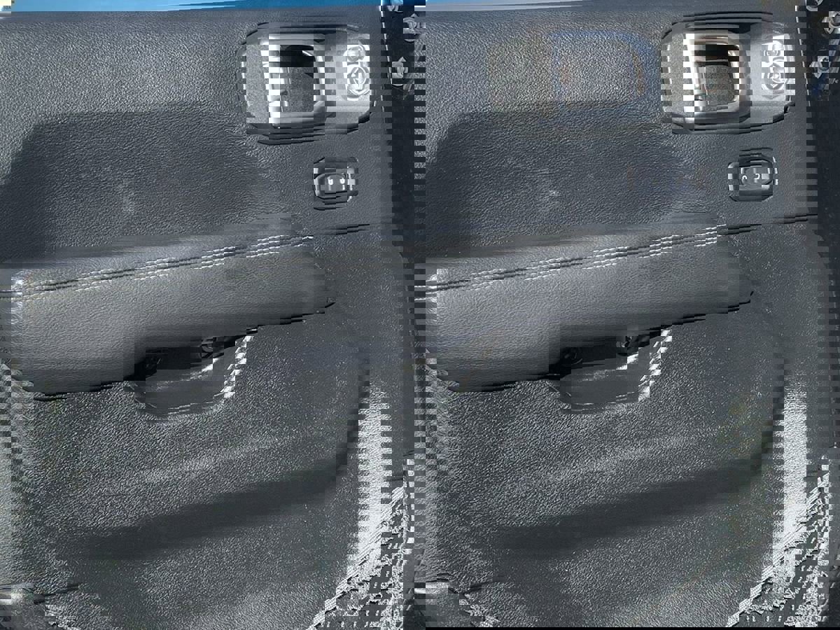 Used 2019 Jeep Wrangler Unlimited Sahara w/ Uconnect 4C Nav & Sound Group AWD/4WD image 16