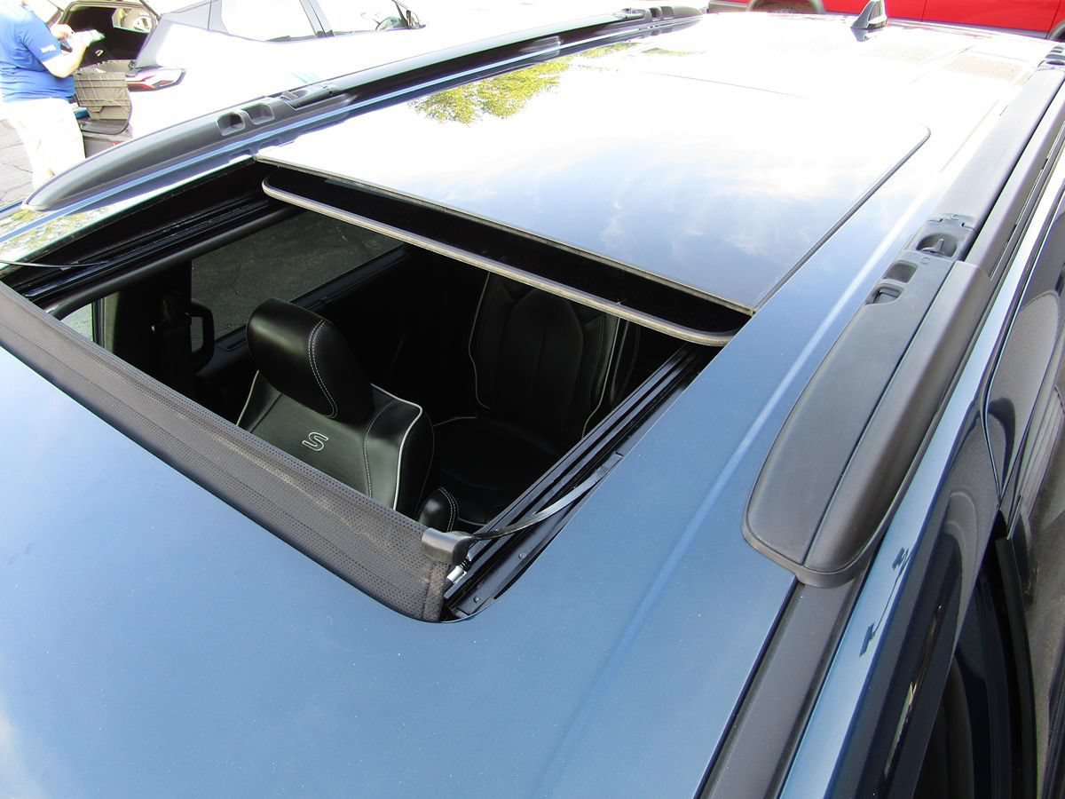 Used 2025 Chrysler Pacifica Limited FWD image 26