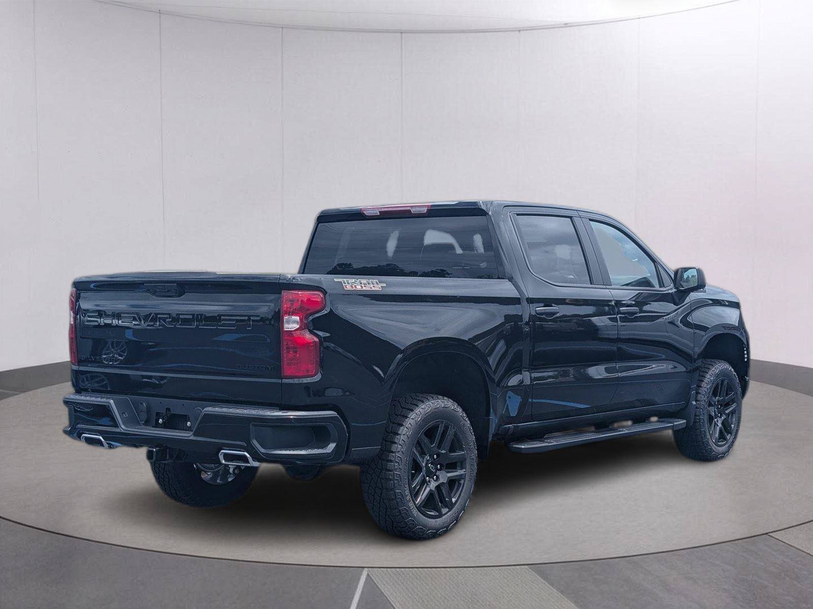New 2026 Chevrolet Silverado 1500 Custom Trail Boss w/ LPO, Dark Essentials Package AWD/4WD image 7