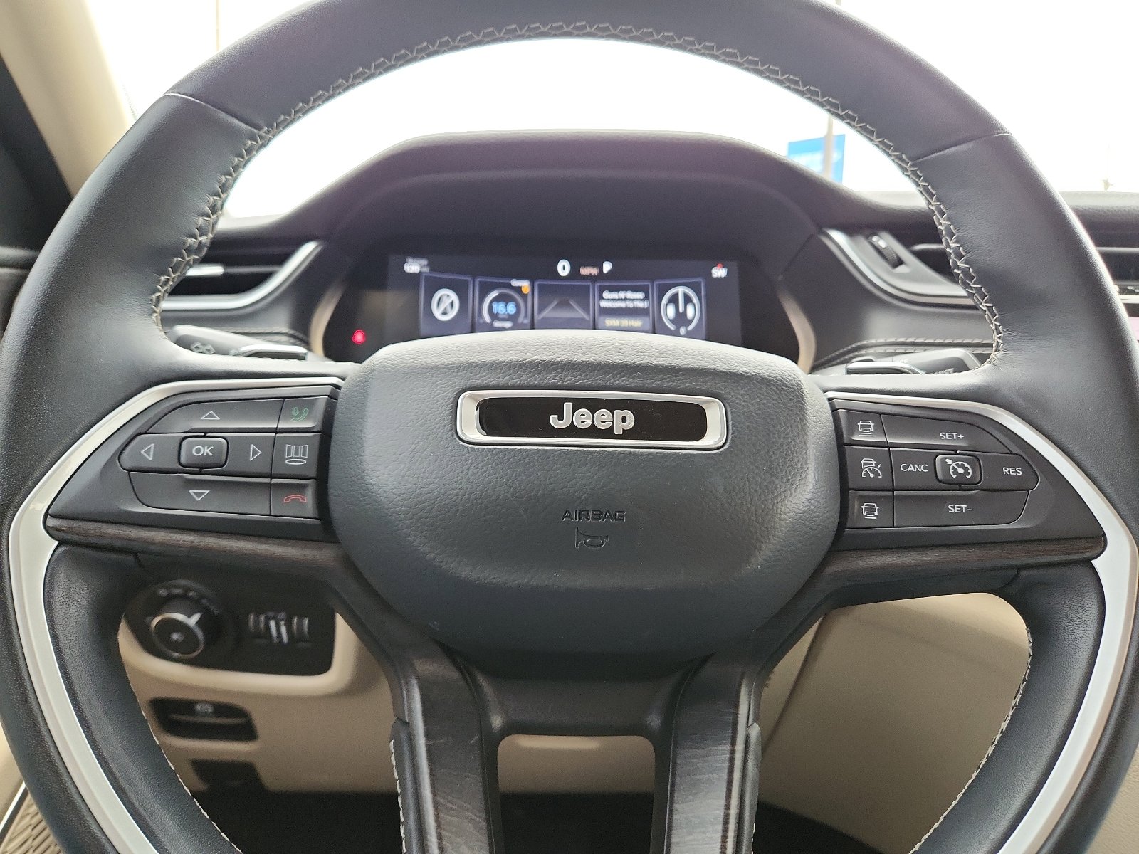 Used 2021 Jeep Grand Cherokee L Limited AWD/4WD image 19