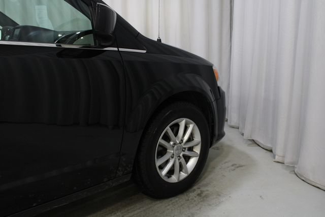 Used 2019 Dodge Grand Caravan SXT FWD image 25