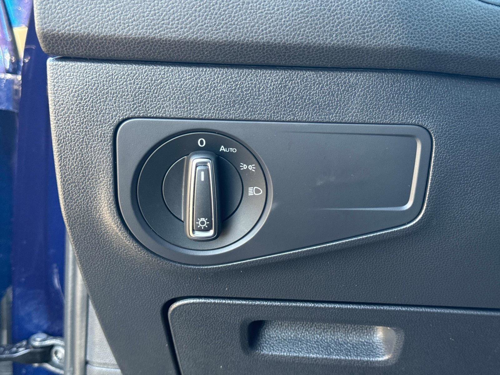 Used 2024 Volkswagen Tiguan Wolfsburg Edition image 35