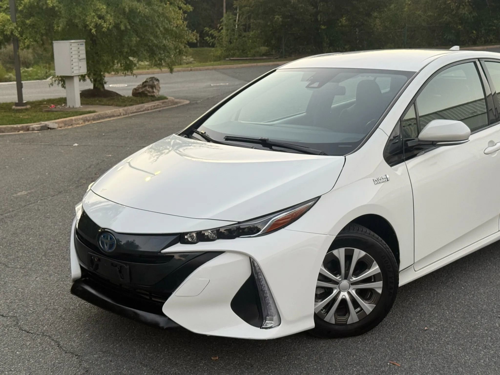 Used 2018 Toyota Prius Prime Plus w/ Carpet Mat Package image 2