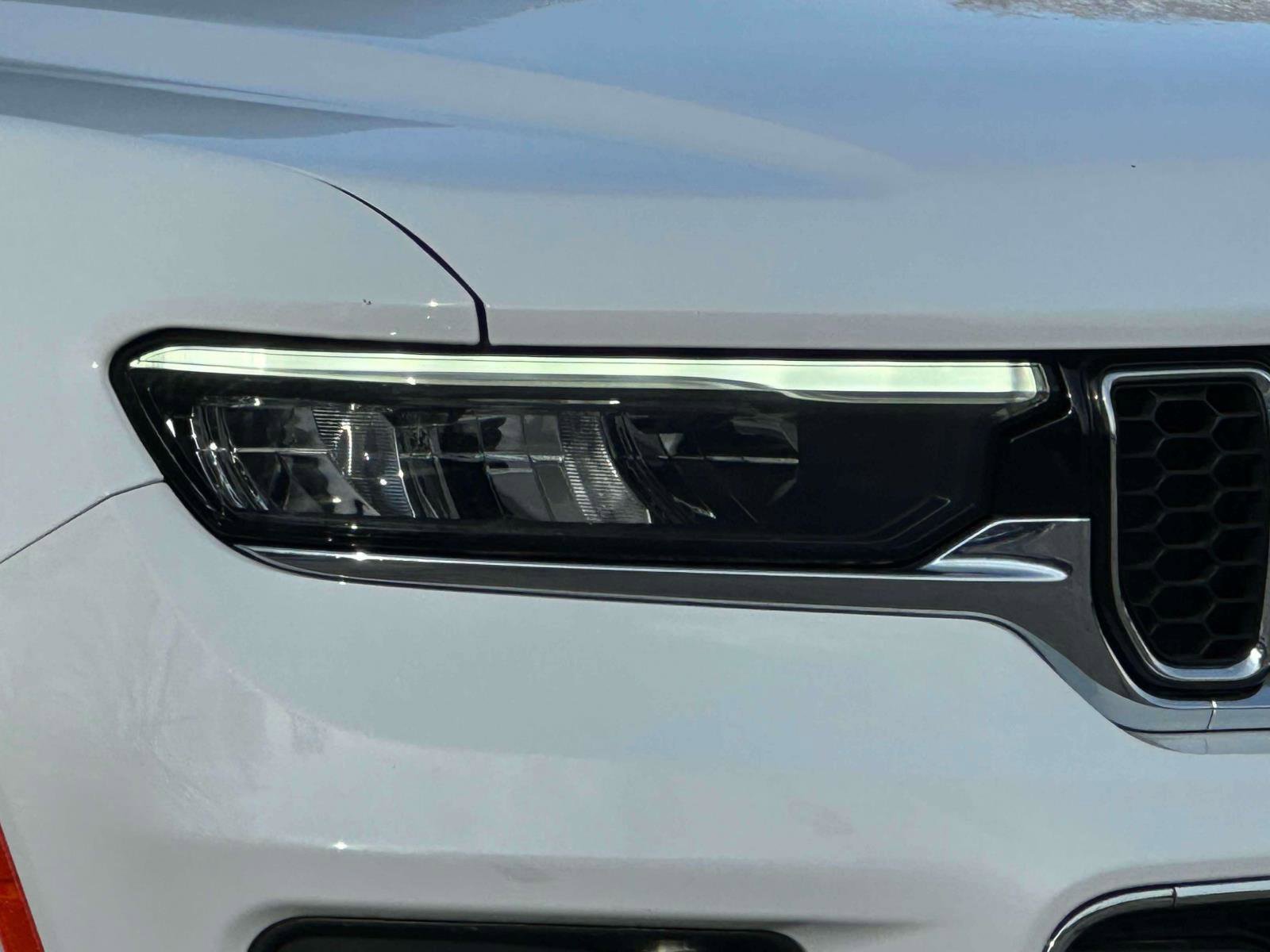 Used 2022 Jeep Grand Cherokee Overland w/ Luxury Tech Group IV image 8