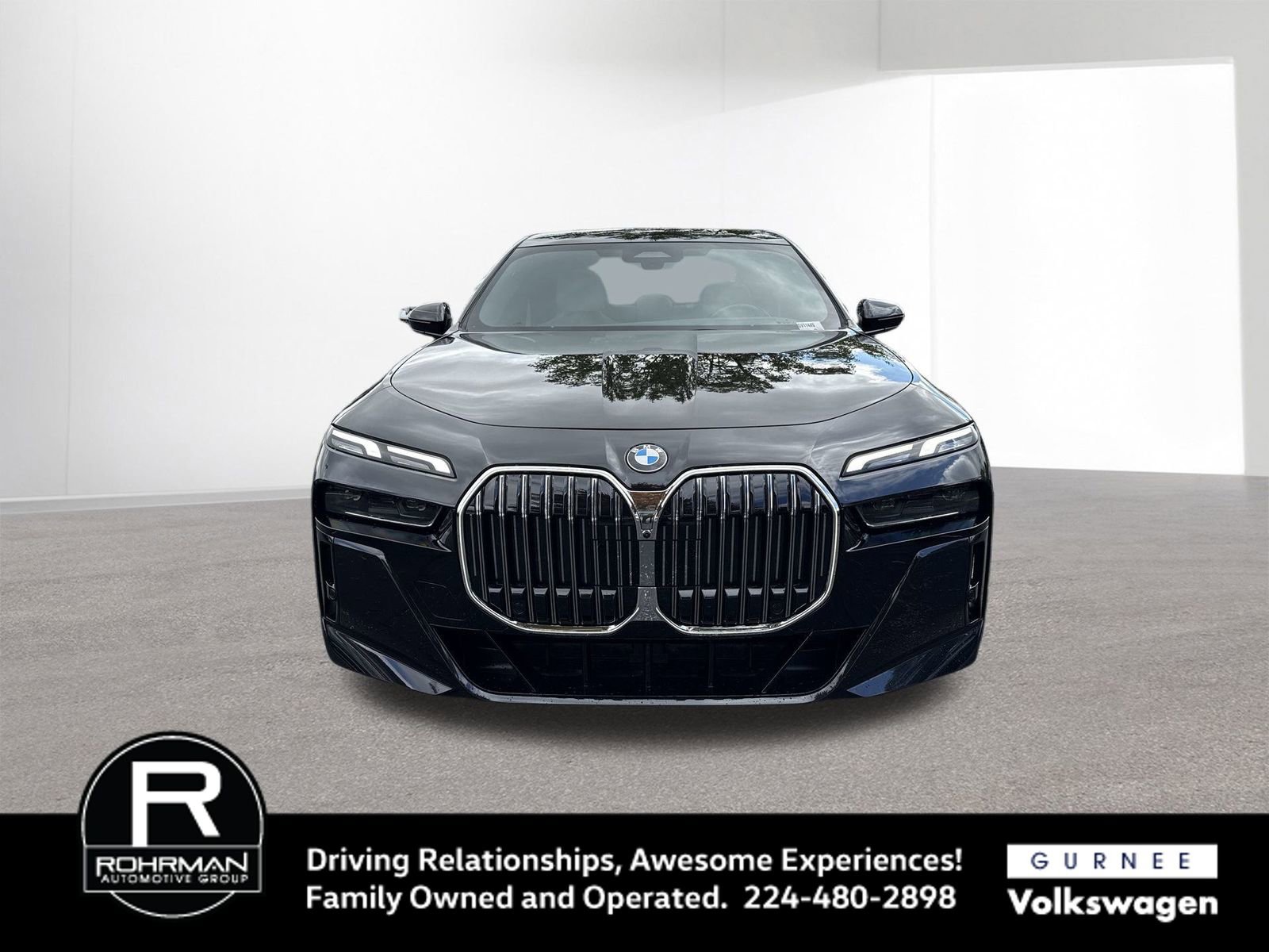 Used 2024 BMW 760i xDrive w/ Premium Package image 3