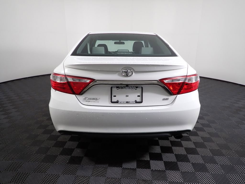 Used 2016 Toyota Camry SE image 11