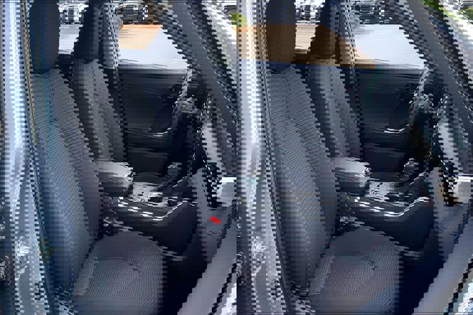 Used 2023 Toyota Highlander LE image 9