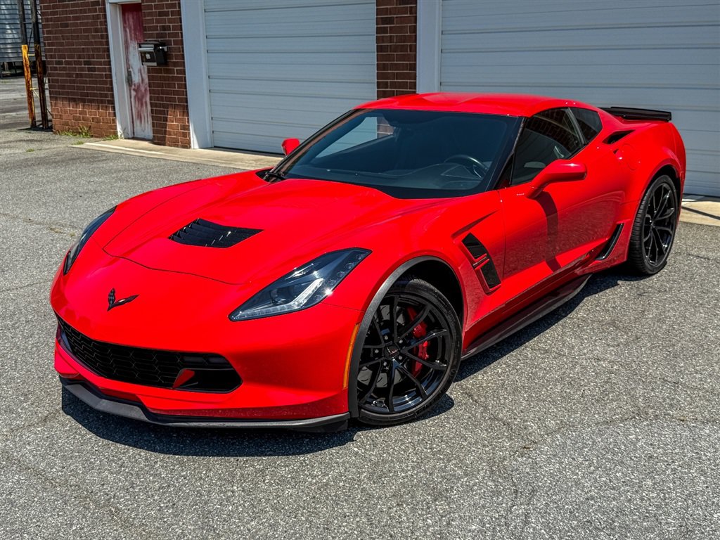 Used 2019 Chevrolet Corvette Grand Sport w/ Carbon Flash Badge Package RWD image 3