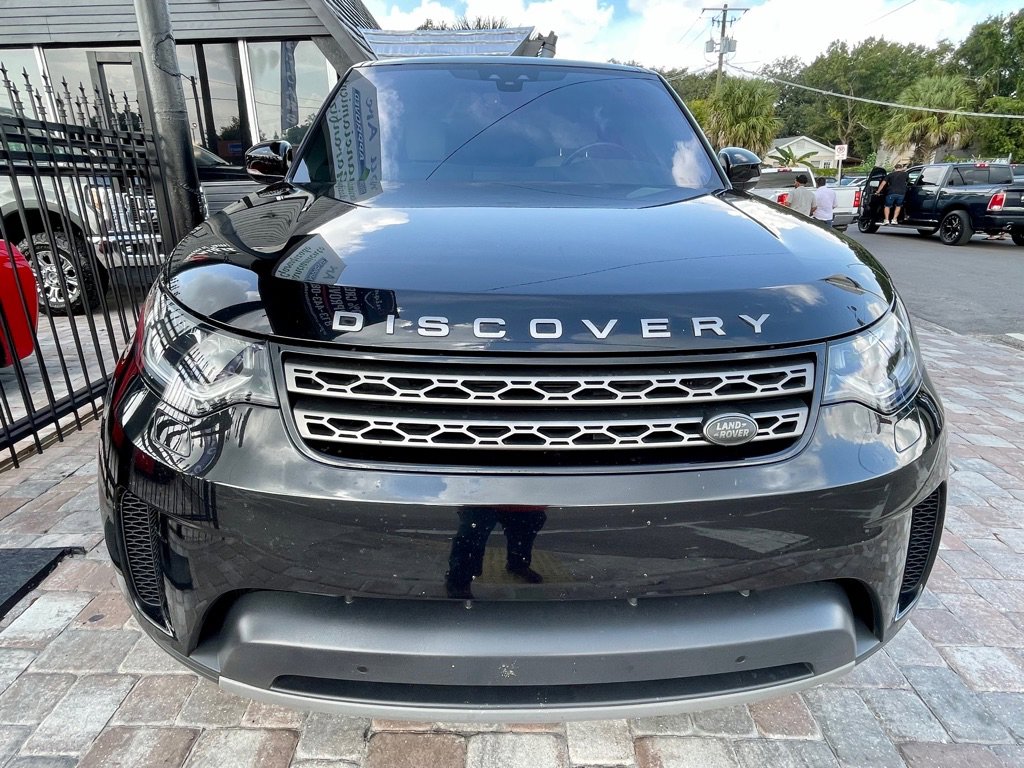 Used 2017 Land Rover Discovery SE image 4