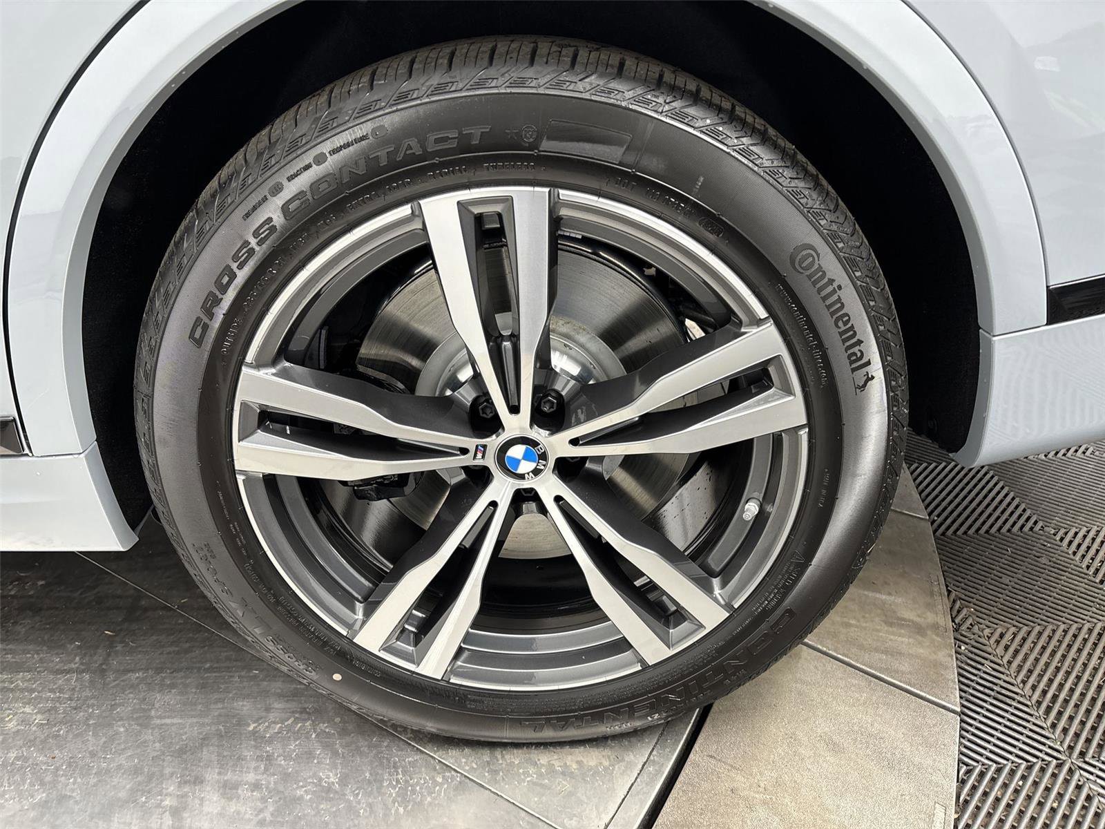 New 2026 BMW X7 M60i image 27