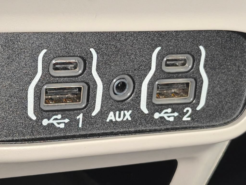 Used 2023 Chrysler Voyager LX FWD image 54