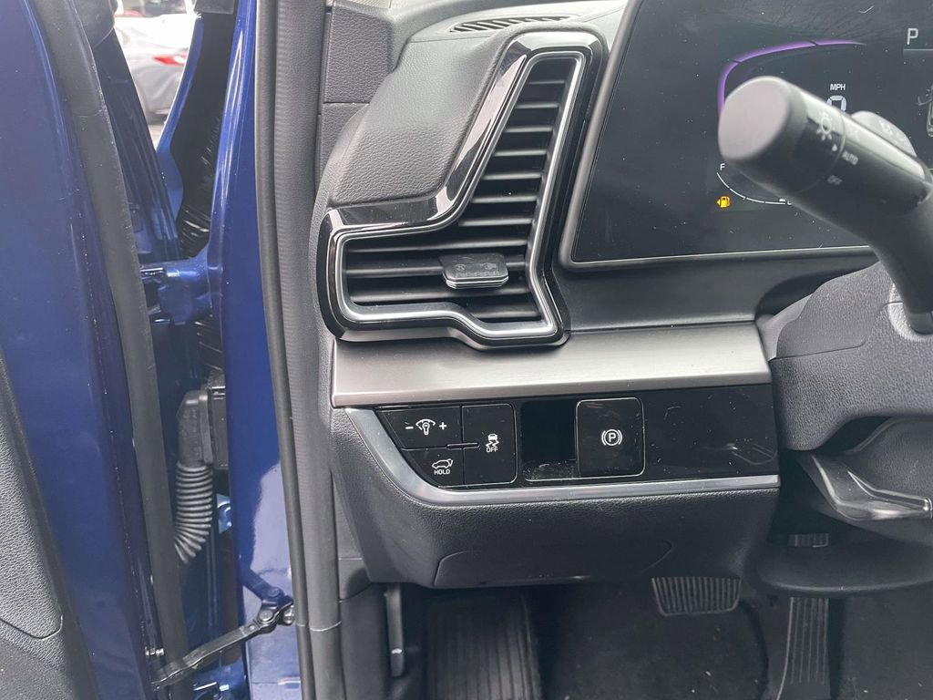 Used 2025 Kia Sportage EX w/ Premium Package image 31