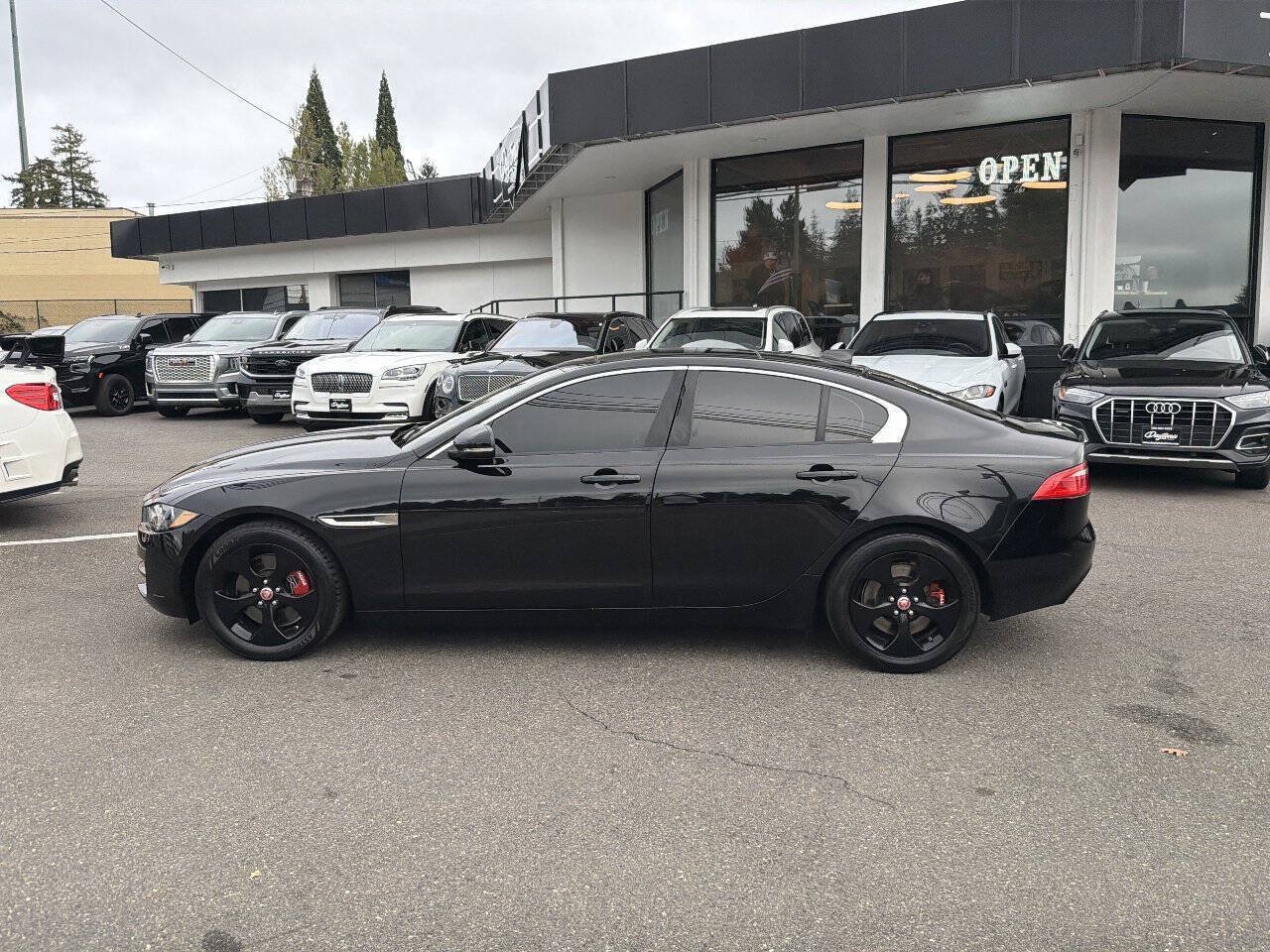 Used 2017 Jaguar XE RWD image 2