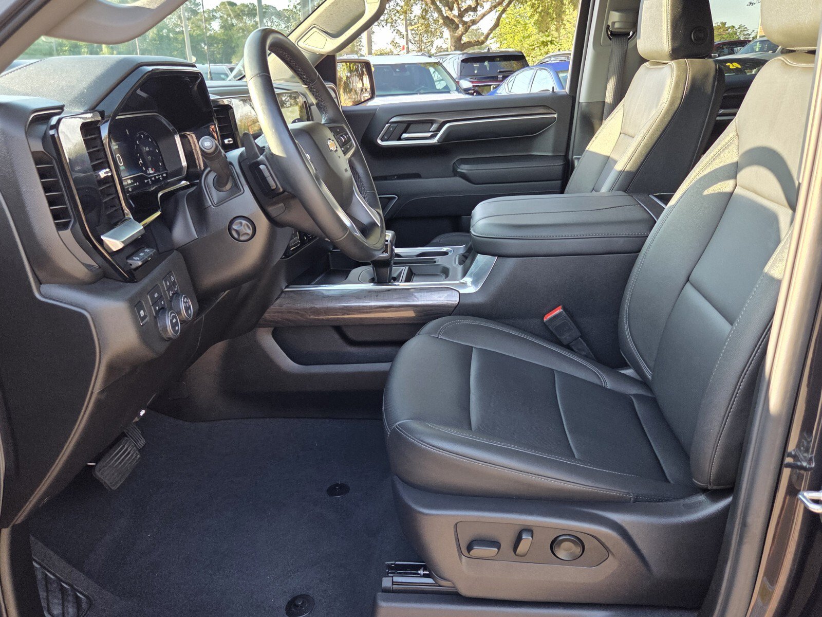 Used 2024 Chevrolet Silverado 1500 LTZ w/ Technology Package AWD/4WD image 13