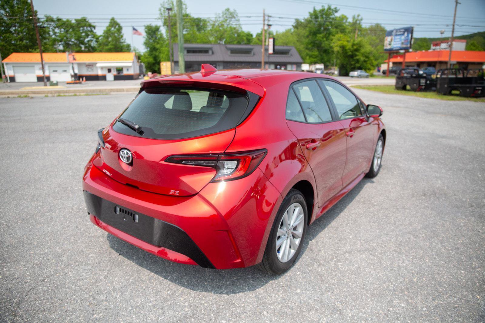 Used 2025 Toyota Corolla SE image 3