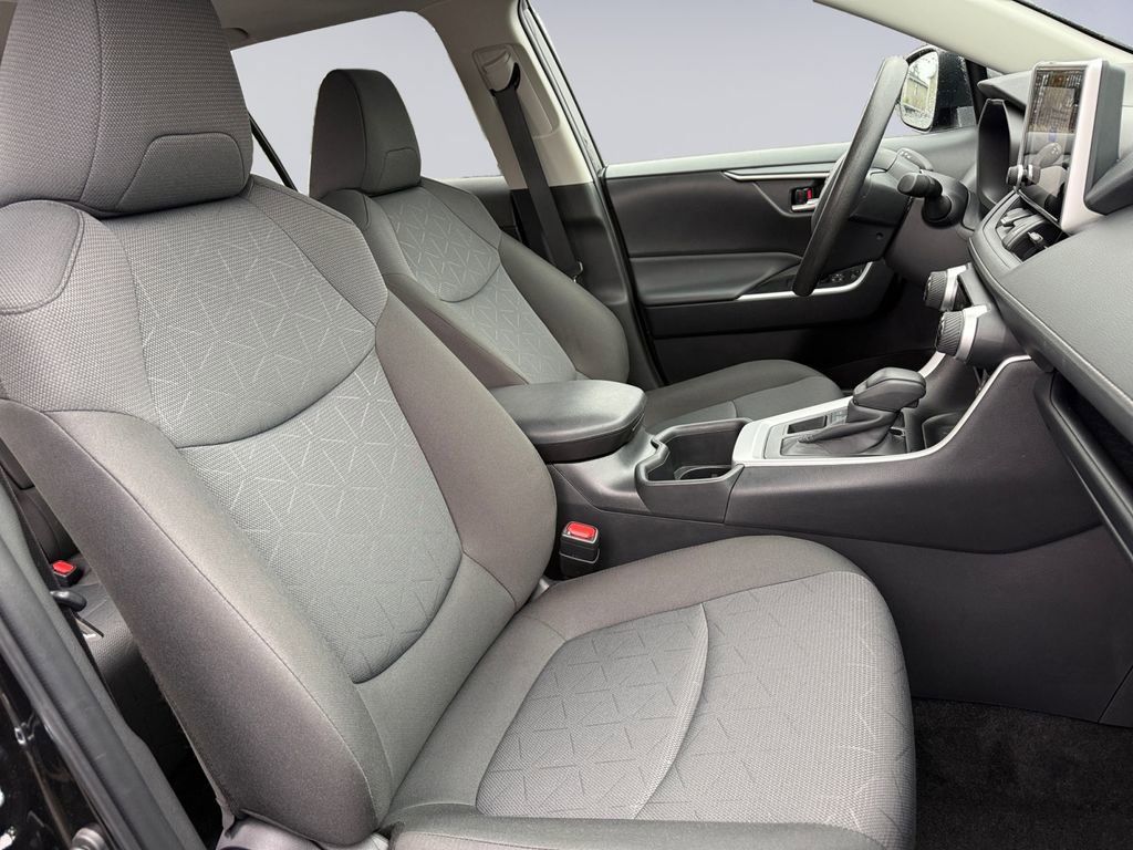 Used 2025 Toyota RAV4 XLE w/ Convenience Package image 17