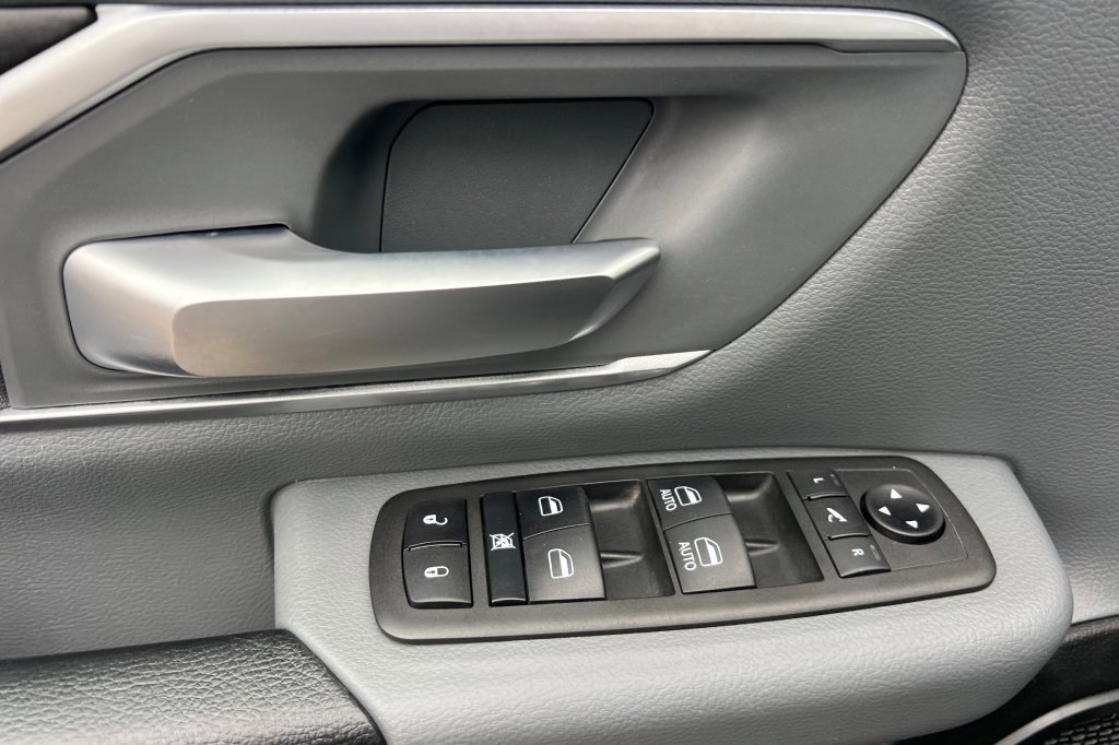 Used 2021 RAM 1500 Big Horn image 8