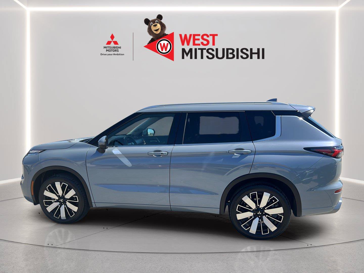 Used 2026 Mitsubishi Outlander SEL FWD image 3