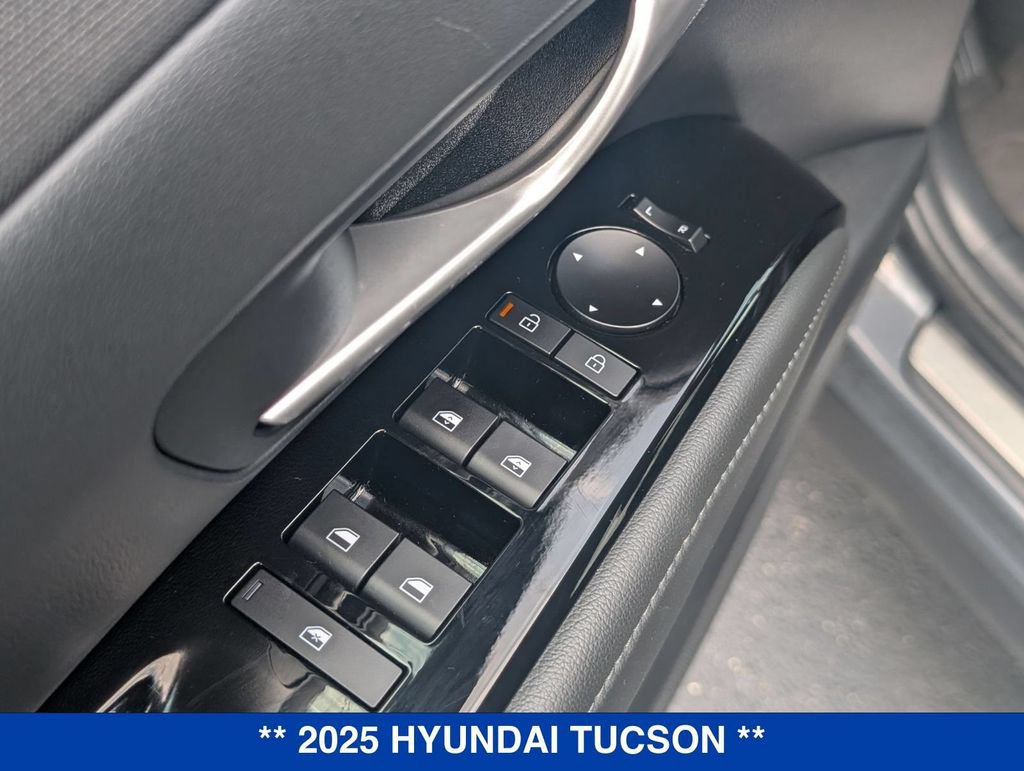 Used 2025 Hyundai Tucson Limited AWD/4WD image 12