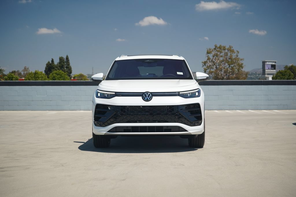 New 2026 Volkswagen Tiguan SEL R-Line AWD/4WD image 2