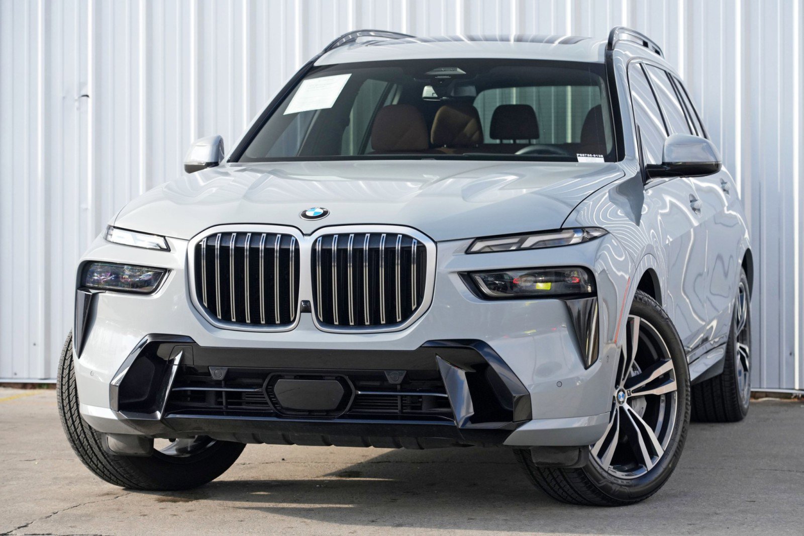 Used 2023 BMW X7 xDrive40i w/ M Sport Package image 3