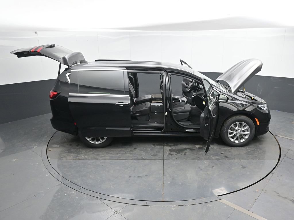 New 2026 Chrysler Pacifica Select AWD/4WD image 49