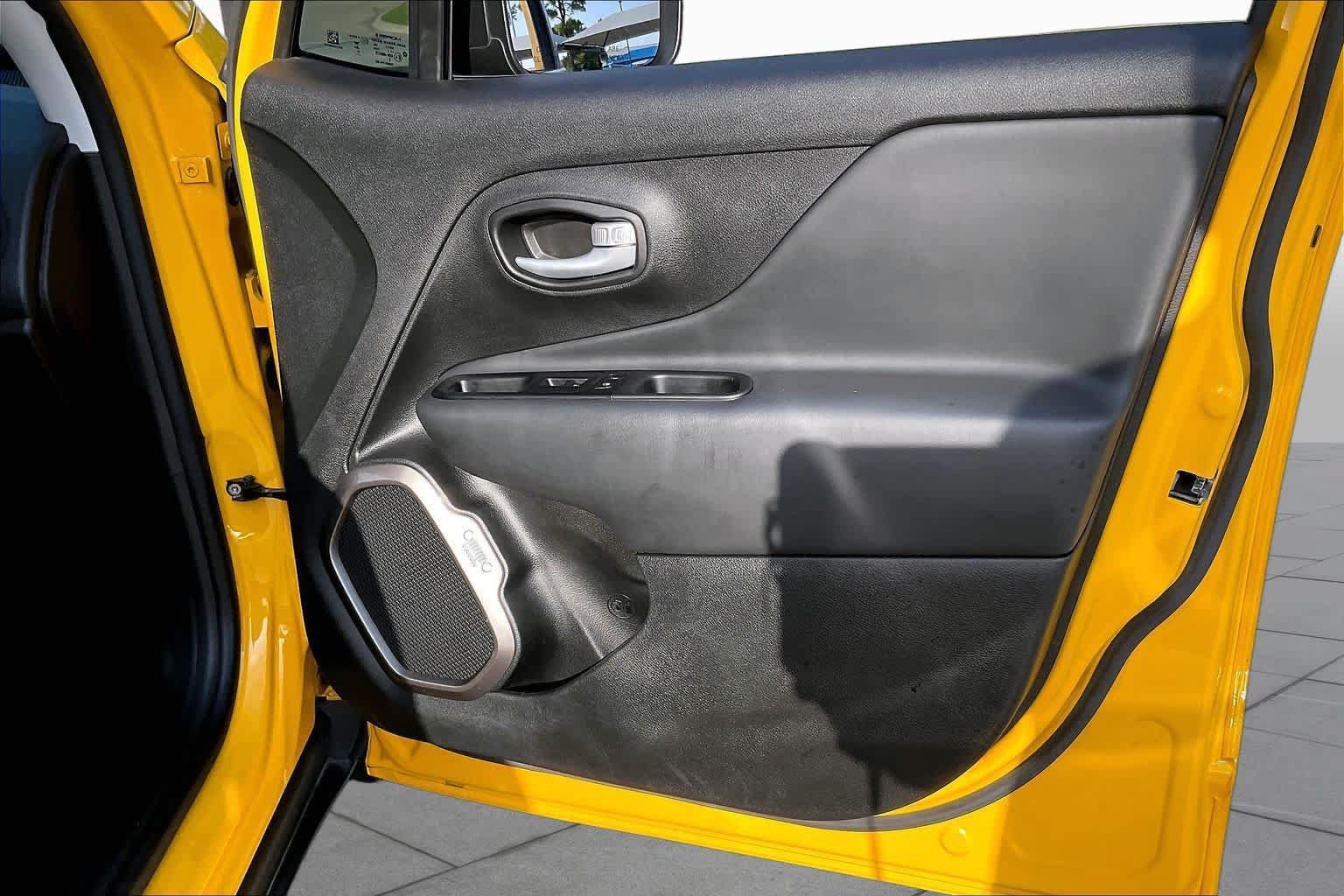 Used 2023 Jeep Renegade Latitude AWD/4WD image 22