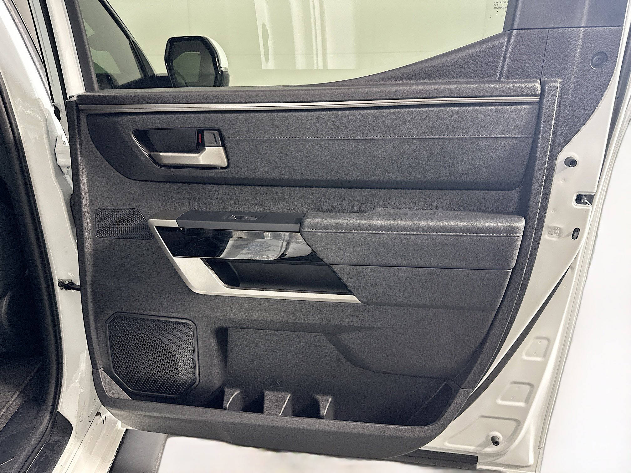 Used 2025 Toyota Tundra Limited image 32