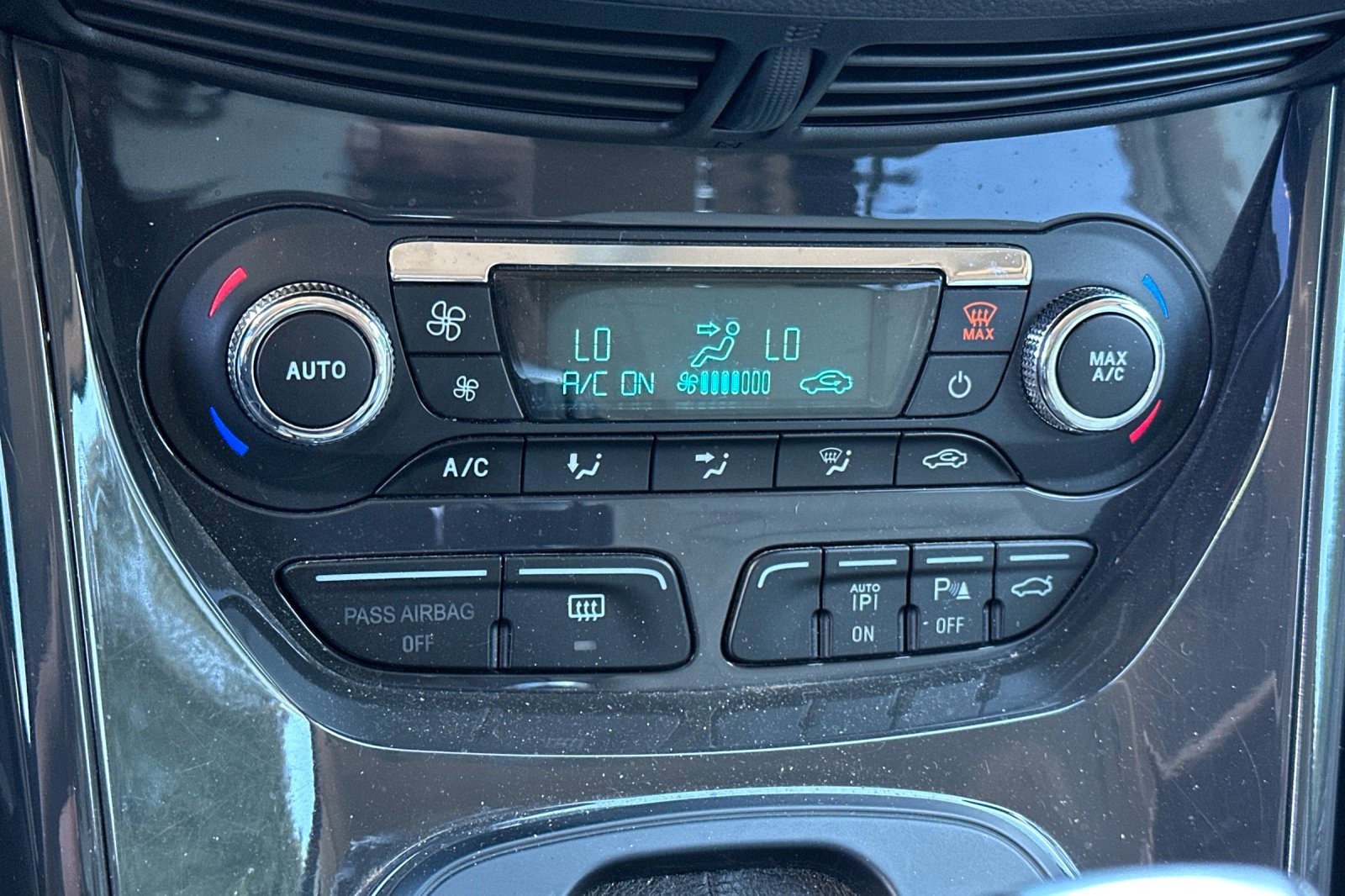 Used 2014 Ford Escape Titanium w/ Equipment Group 401A image 19