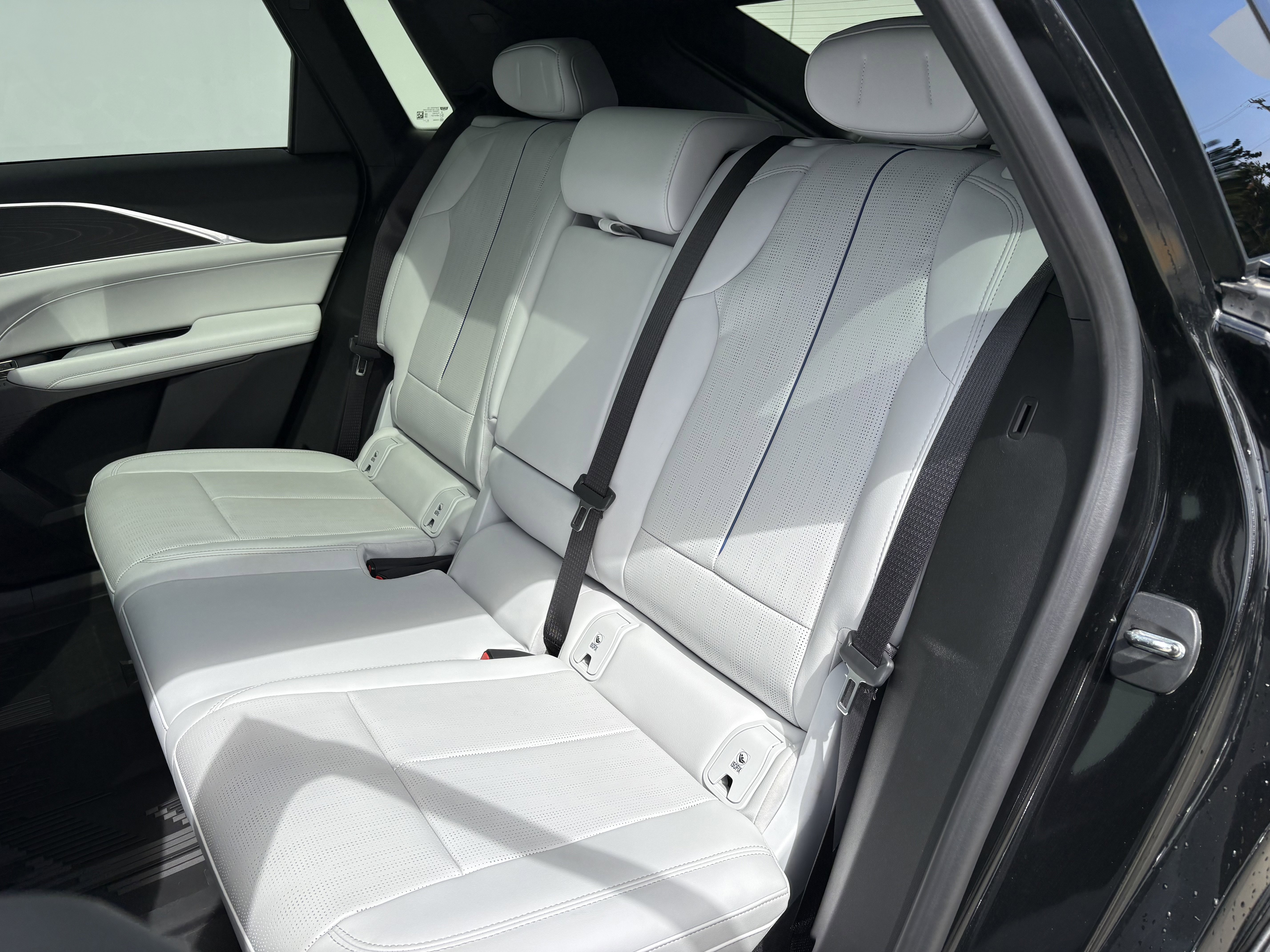 Used 2024 Cadillac Lyriq Luxury w/ LPO, Floor Liner Package AWD/4WD image 12