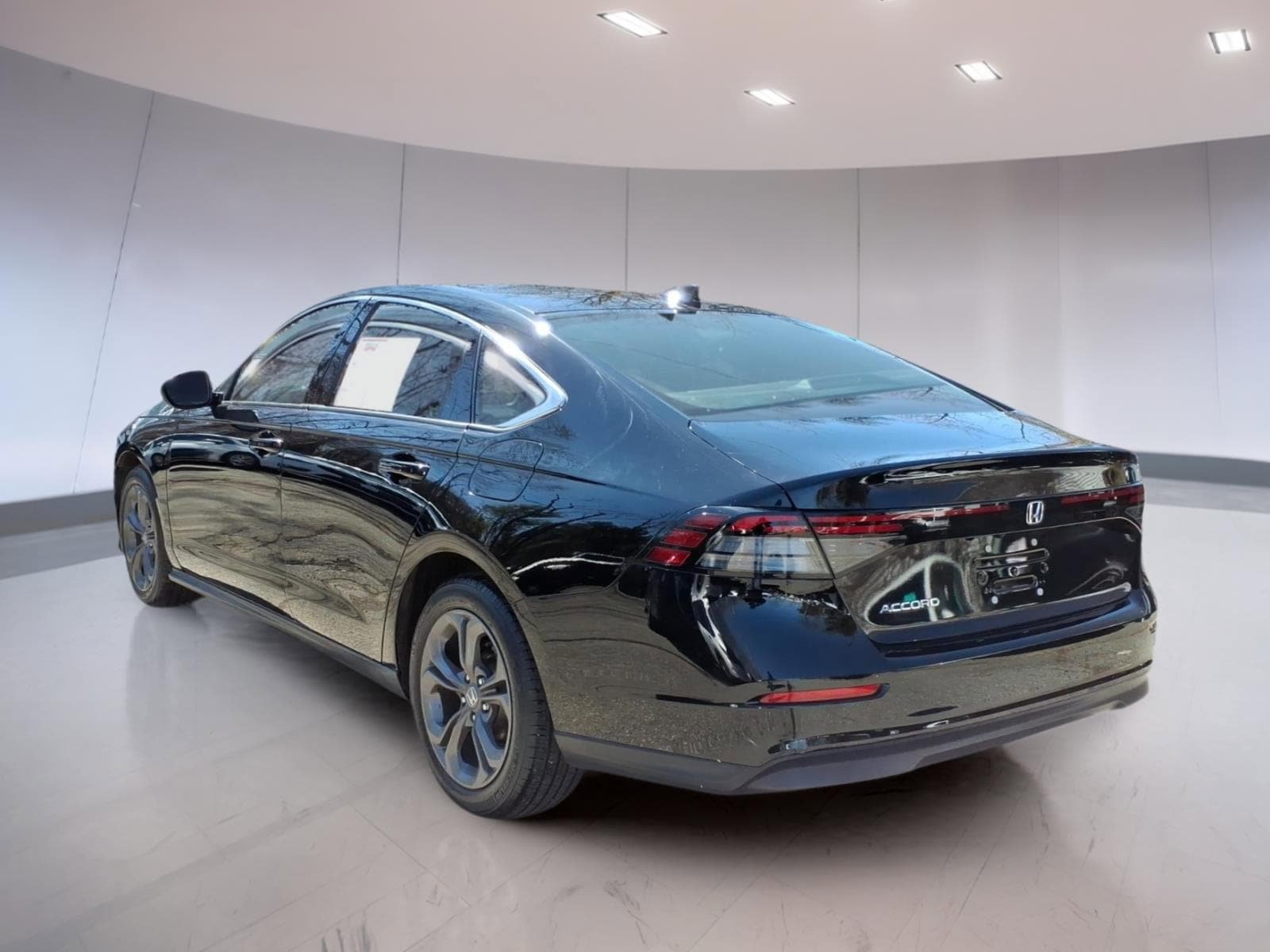 Used 2023 Honda Accord EX image 3