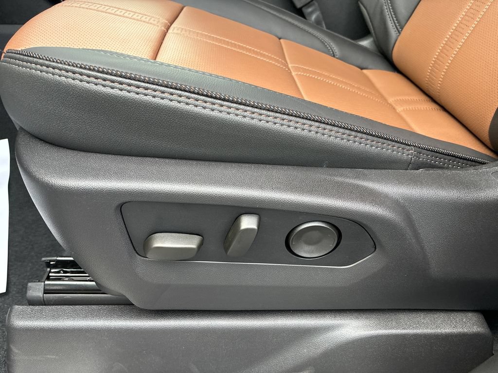 New 2026 Chevrolet Silverado 3500 High Country w/ High Country Premium Package AWD/4WD image 10