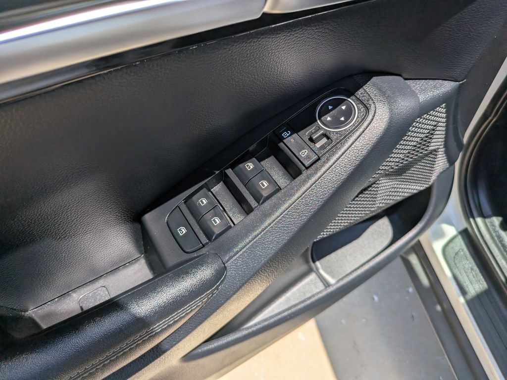 Certified 2025 Kia Seltos EX w/ EX Sunroof Package FWD image 19