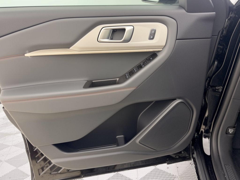 New 2027 Ford Explorer Active RWD image 14