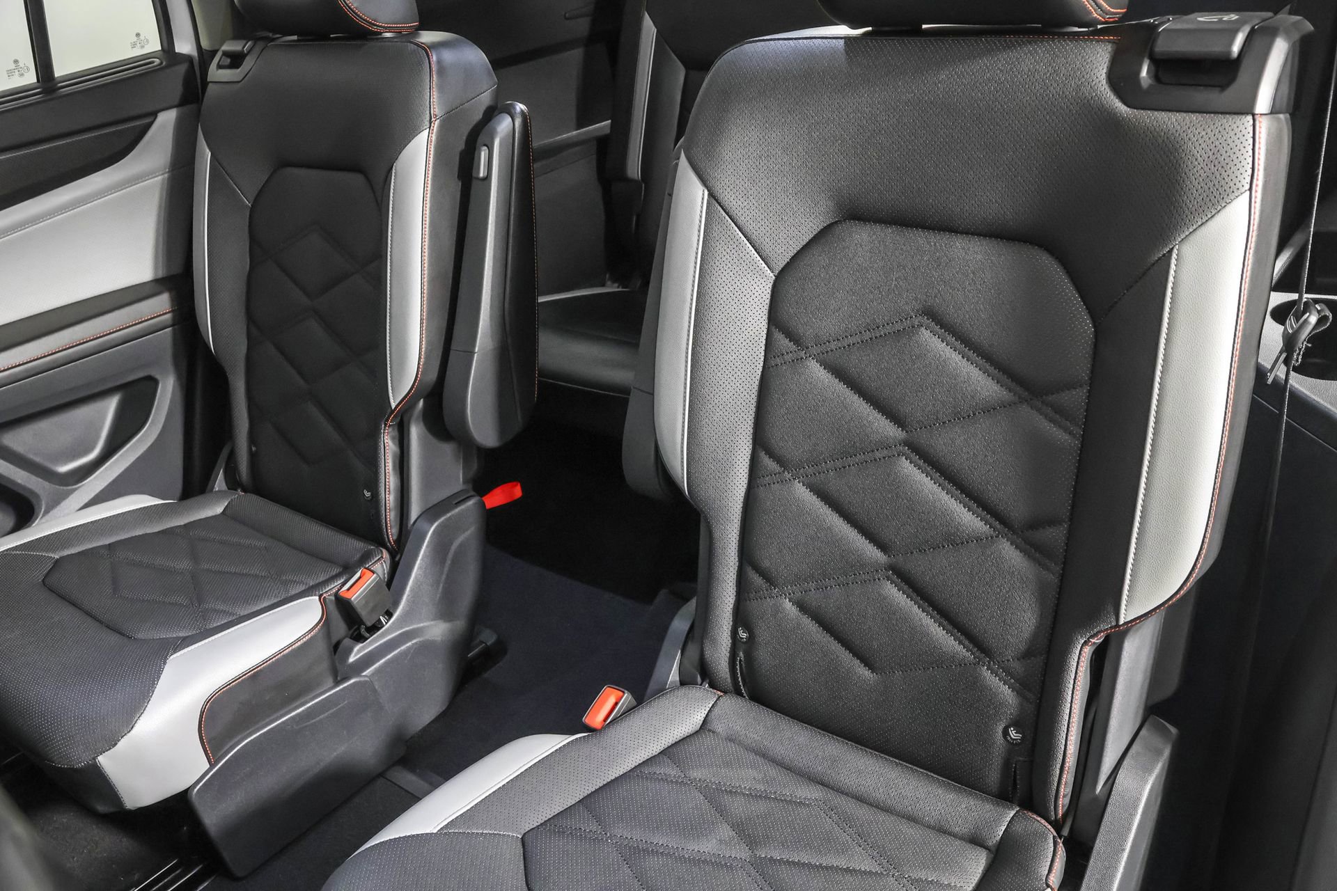 Used 2024 Volkswagen Atlas Peak Edition SEL image 37